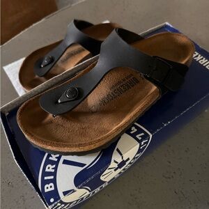 Birkenstock Gizeh (Like New)